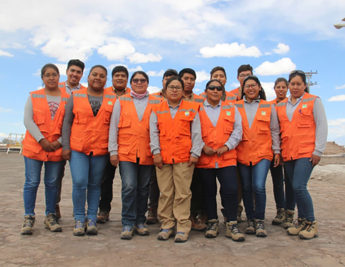 Participantes del Programa Aprendices de SQM Litio en capacitación