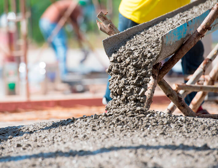 Mezcla de cemento que representa el uso del carbonato de litio en construcción