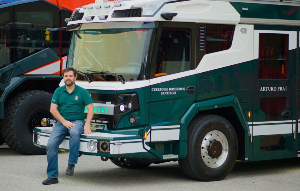 Carro bomba eléctrico en camino a Chile como parte de la electromovilidad en Bomberos